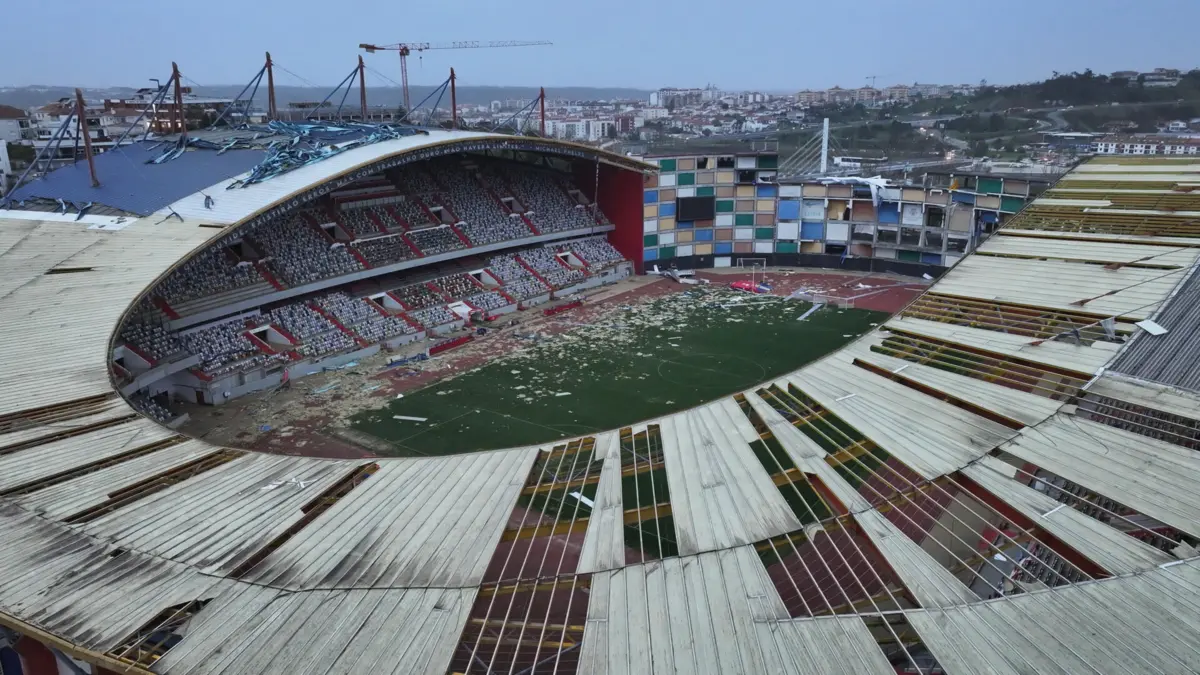 Estragos causados pelo temporal no Estádio de Leiria