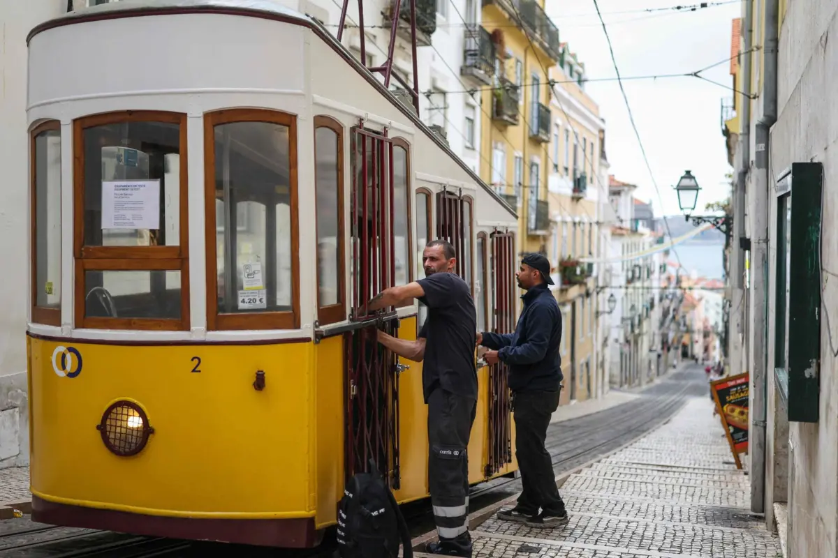 A infraestrutura elétrica da Carris inclui os ascensores, como o da Glória, que descarrilou a 3 de setembro