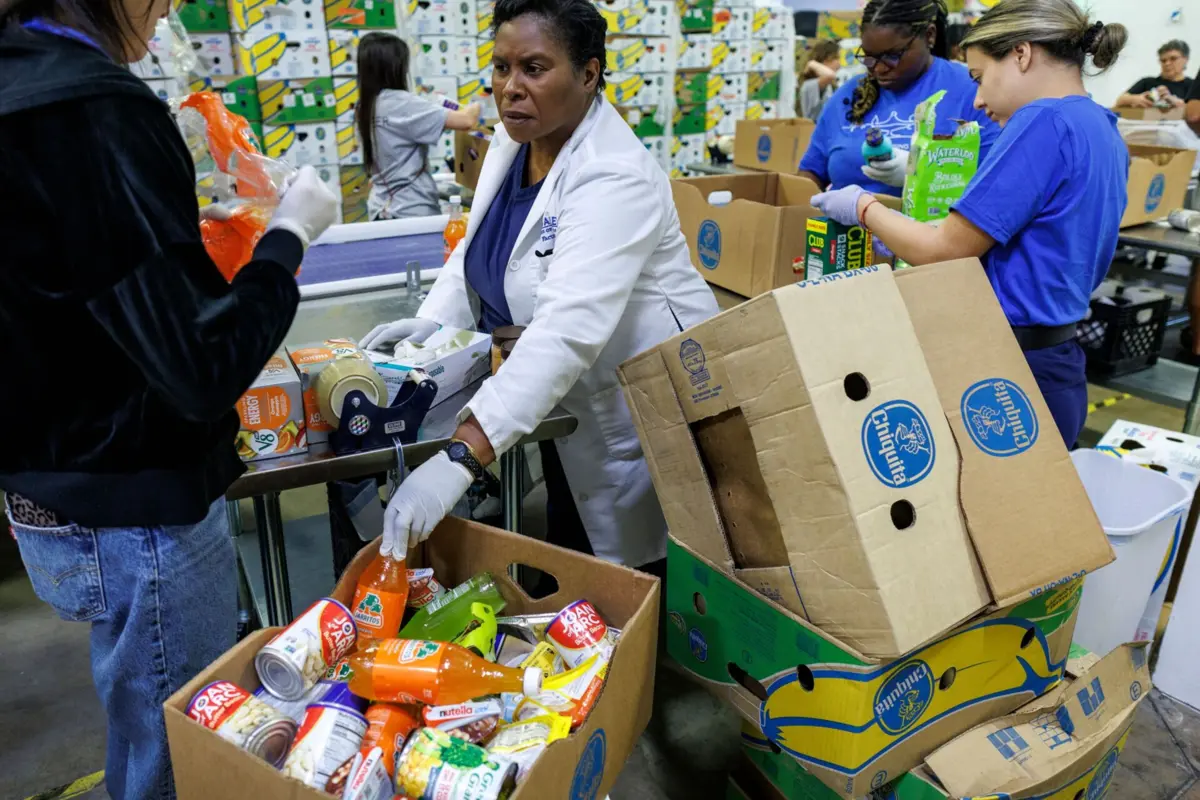 Cerca de 42 milhões de norte-americanos dependem do principal programa público de assistência alimentar