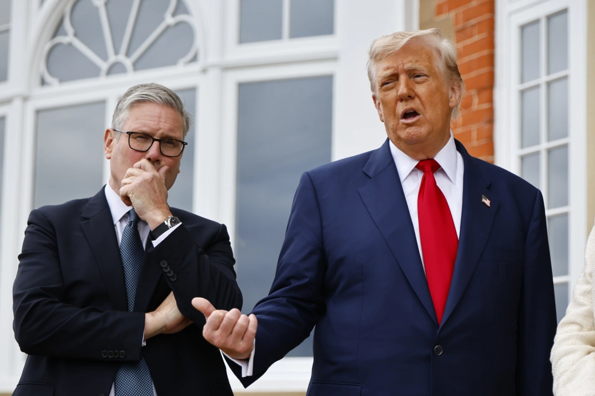 Donald Trump recebeu o primeiro-ministro britânico, Keir Starmer, no seu "resort" de golfe na Escócia