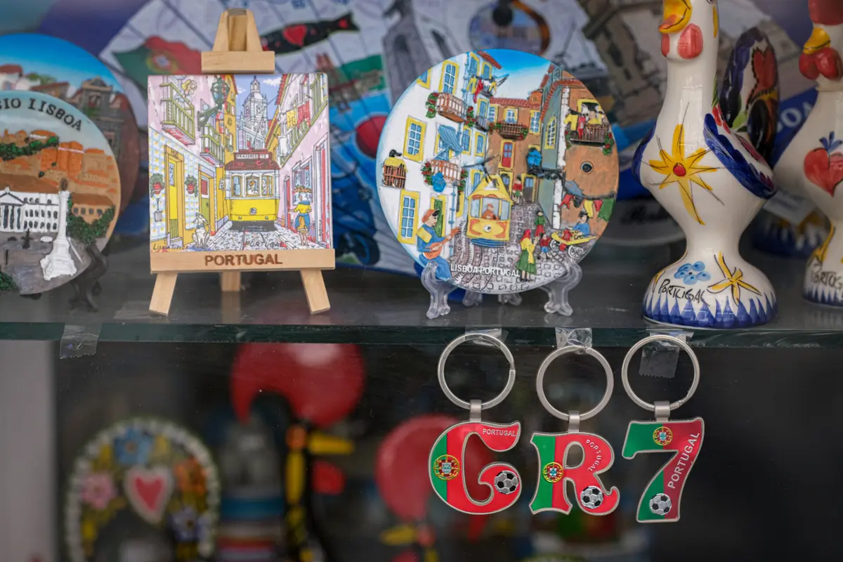 Carlos Moedas dá como exemplo "o caso da proliferação das chamadas lojas de "souvenirs""