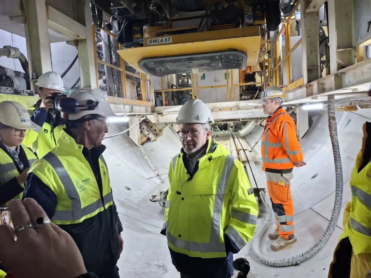 Carlos Moedas no arranque do túnel de drenagem de Santa Apolónia