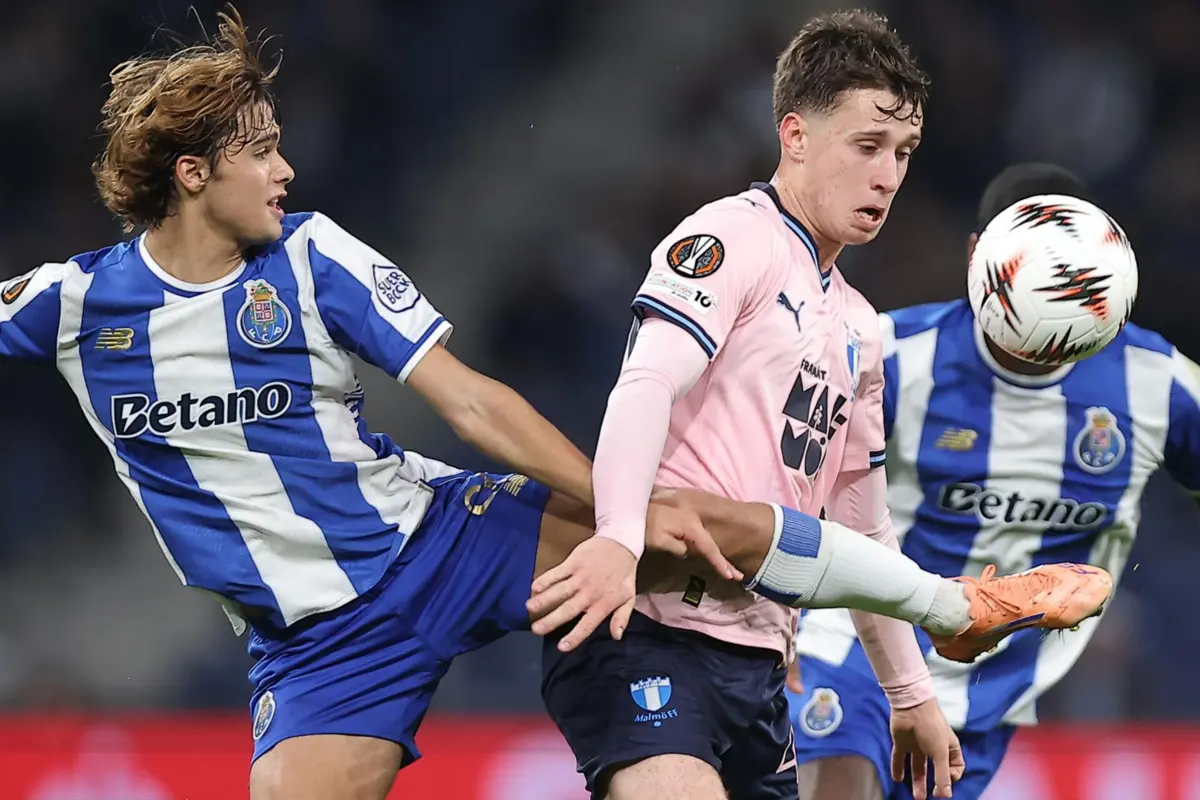 Mora foi substituido com aplausos do Dragão
