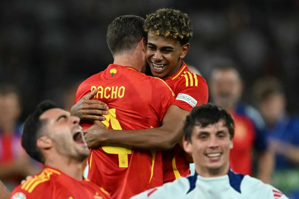 Imagem de contexto do artigo Sorrisos rasgados. A festa da seleção espanhola em 10 imagens