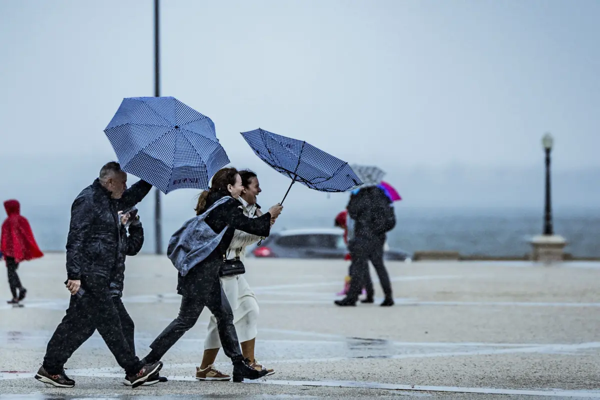 Ciclone Kirk vai trazer chuva forte e rajadas de vento até 110 km/h
