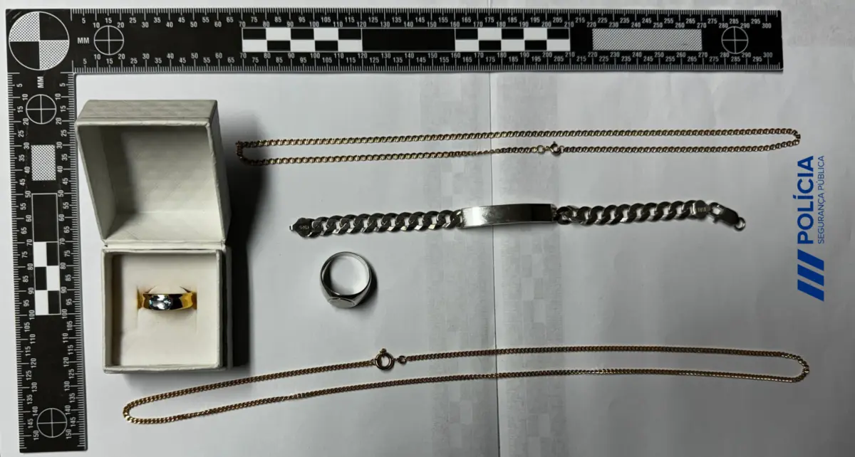 Recuperadas joias avaliadas em mais de 4500 euros