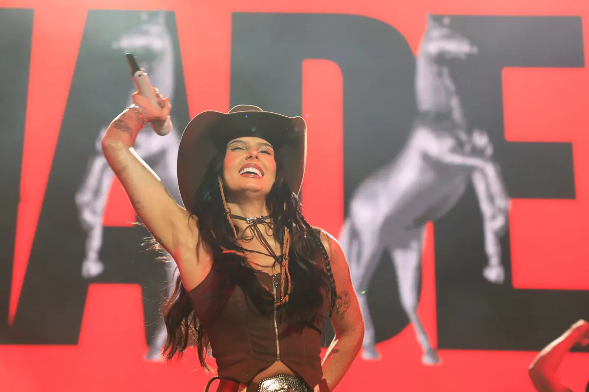 A artista tem 21 anos