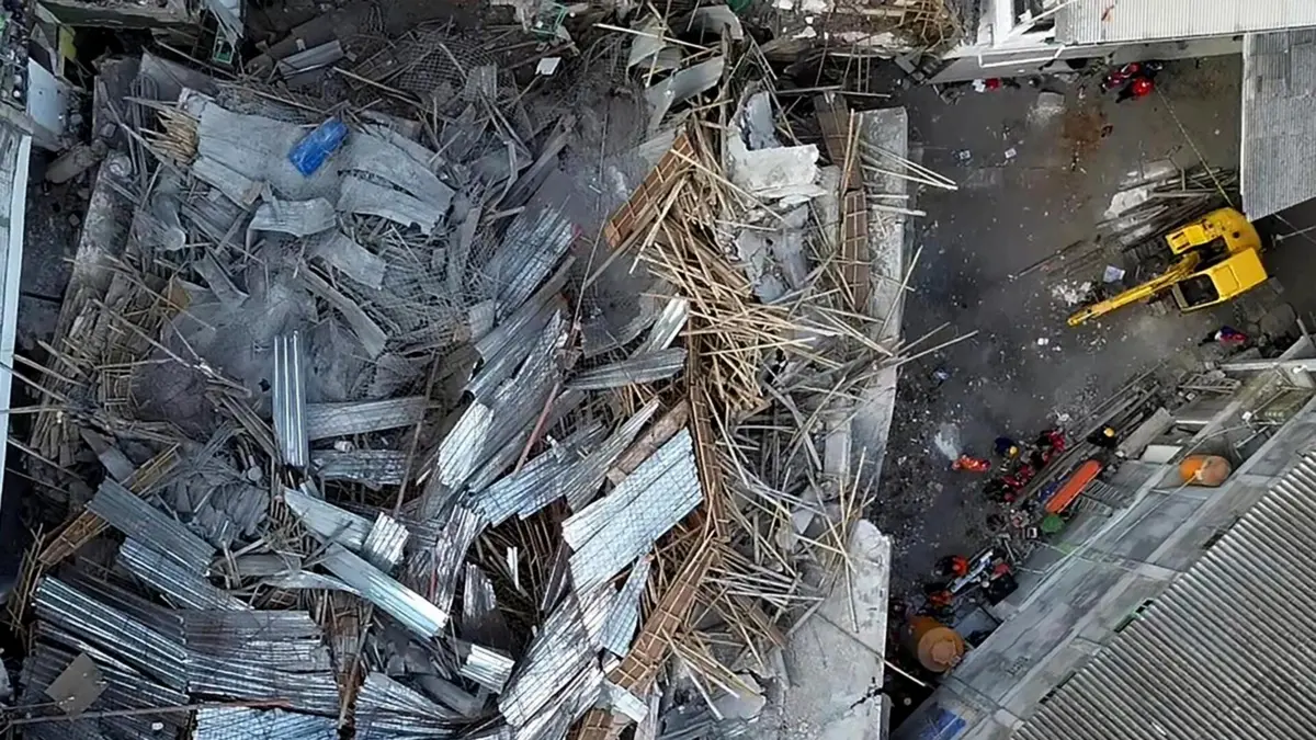 Imagens de drone mostram a destruição no local