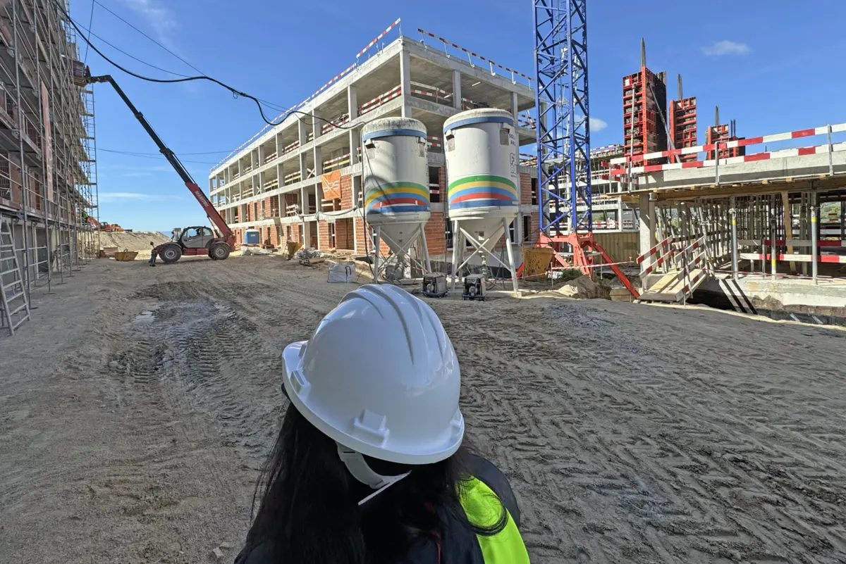 As 1.200 casas a entregar ainda durante o mês de julho estão espalhadas pelos municípios de Alcácer do Sal, Anadia, Lisboa, Moita, Tábua, Melgaço e Funchal