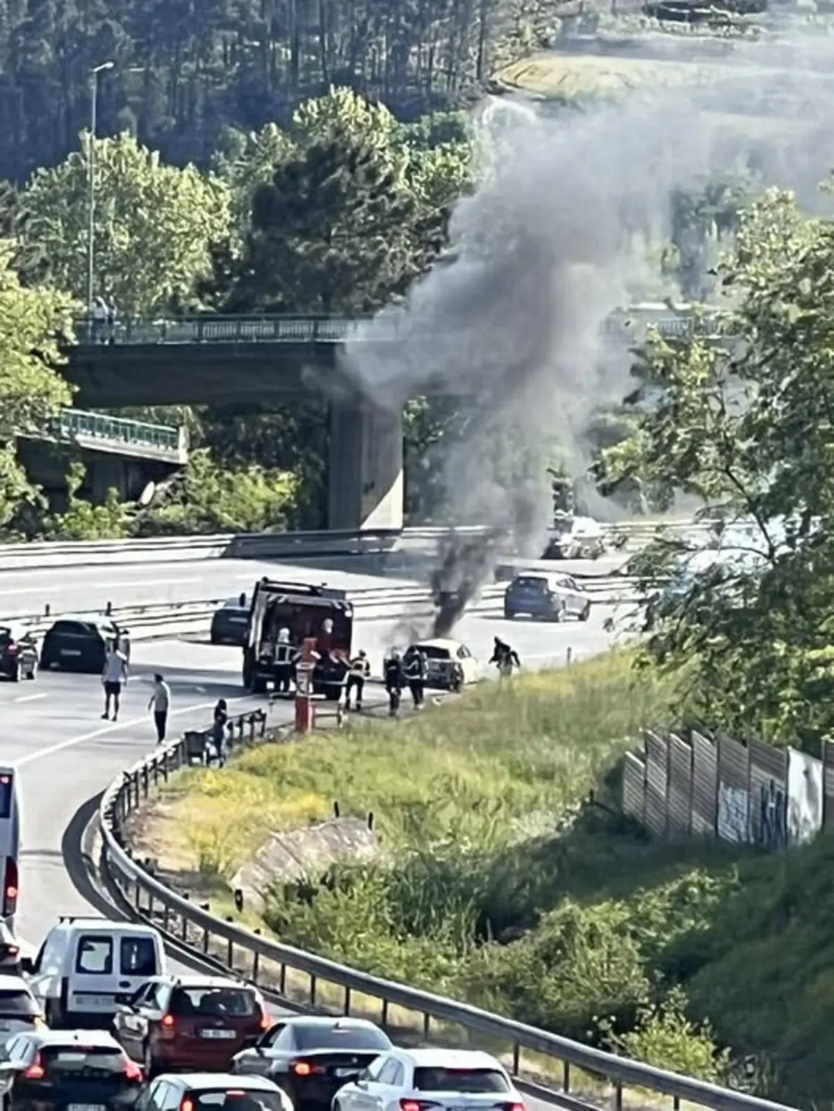 Incêndio em viatura causou longas filas na A4