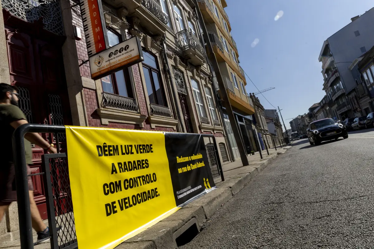 Manifestantes vão trazer lonas e cartazes para o protesto