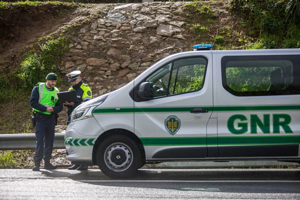 GNR encontrou suspeito a tentar retirar bens de dentro de casa