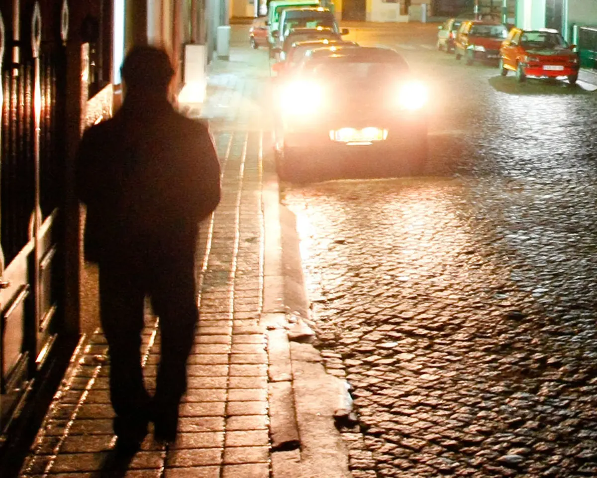 Automobilista diz que peão se meteu na estrada e que não conseguiu evitá-lo