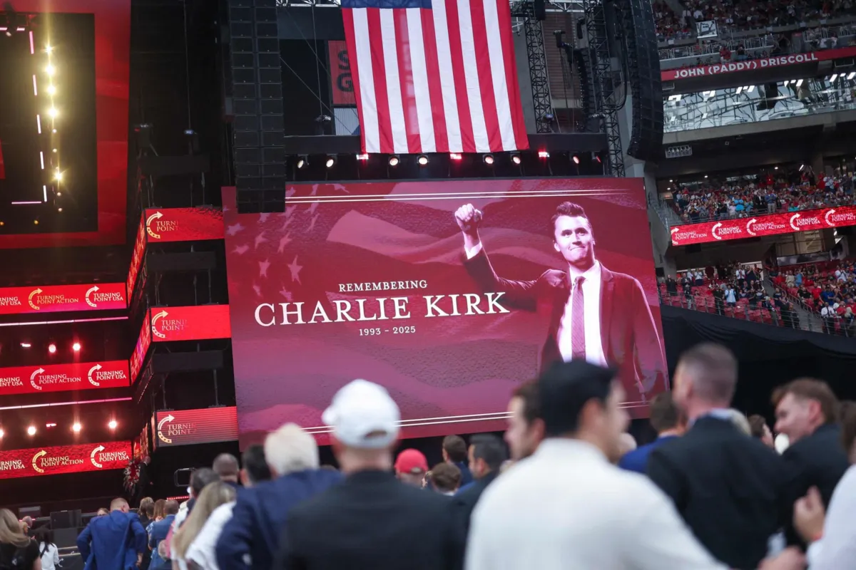 Imagem de contexto do artigo Exéquias de ativista Charlie Kirk começam com pompa de funeral de Estado