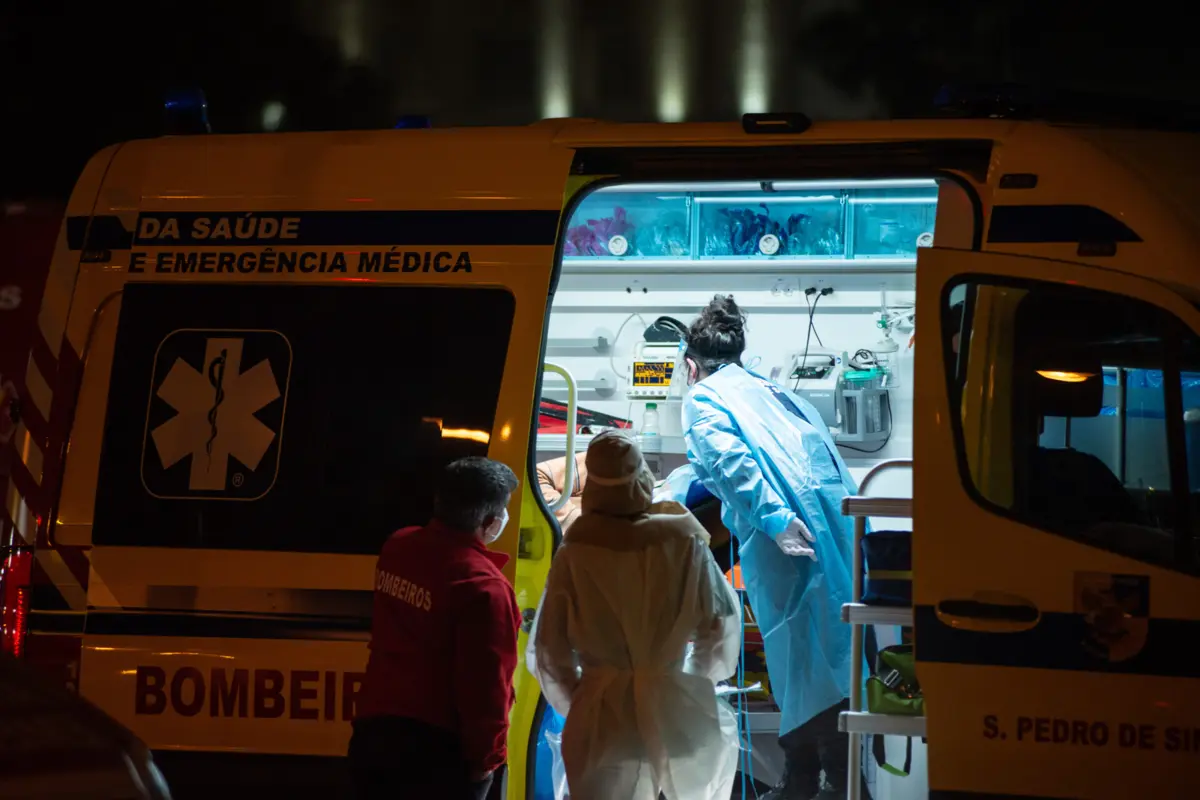 Ambulãncias ficaram paradas na urgência sem poder responder a mais pedidos de socorro