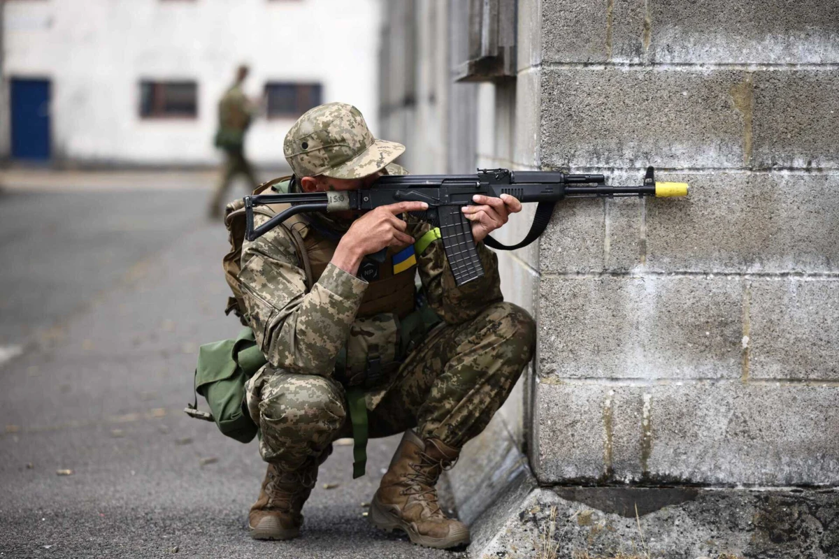 Guerra na Ucrânia reacendeu debate sobre serviço militar obrigatório em vários países