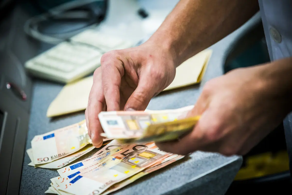 Pagamentos em atraso baixam para 838,3 milhões de euros até novembro