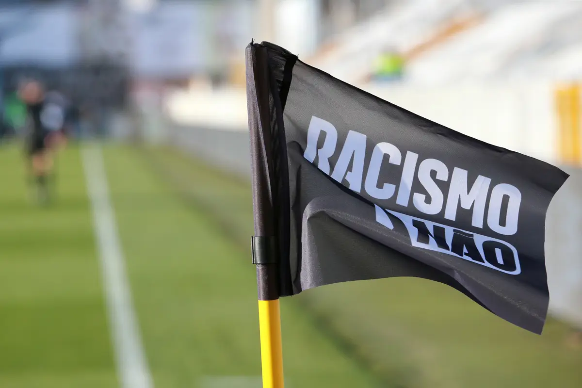 Origem étnica, a classe social mais desfavorecida e o sotaque são elementos comuns nos casos discriminatório