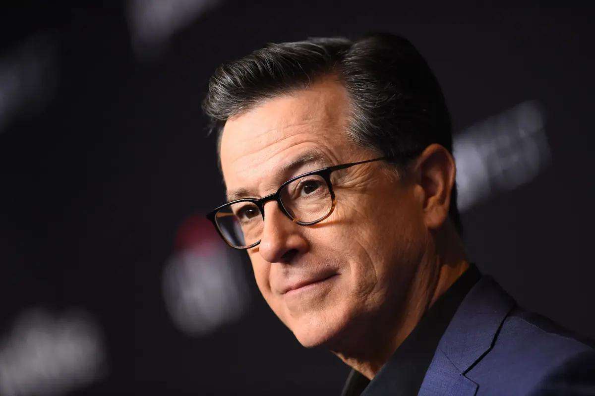 O anúncio foi feito dias depois de Colbert se ter manifestado contra o acordo de 16 milhões de dólares (perto de 13,8 milhões de euros) pagos pela Paramount, a 'empresa-mãe' da CBS, para pôr fim a um processo movid