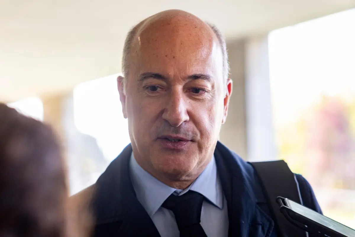 Pedro Marinho Falcão estava de férias no Dubai quando o Burj Al Arab foi afetado por estilhaços de um drone durante os ataques na cidade. Agora, não sabe quando terá voo para Portugal