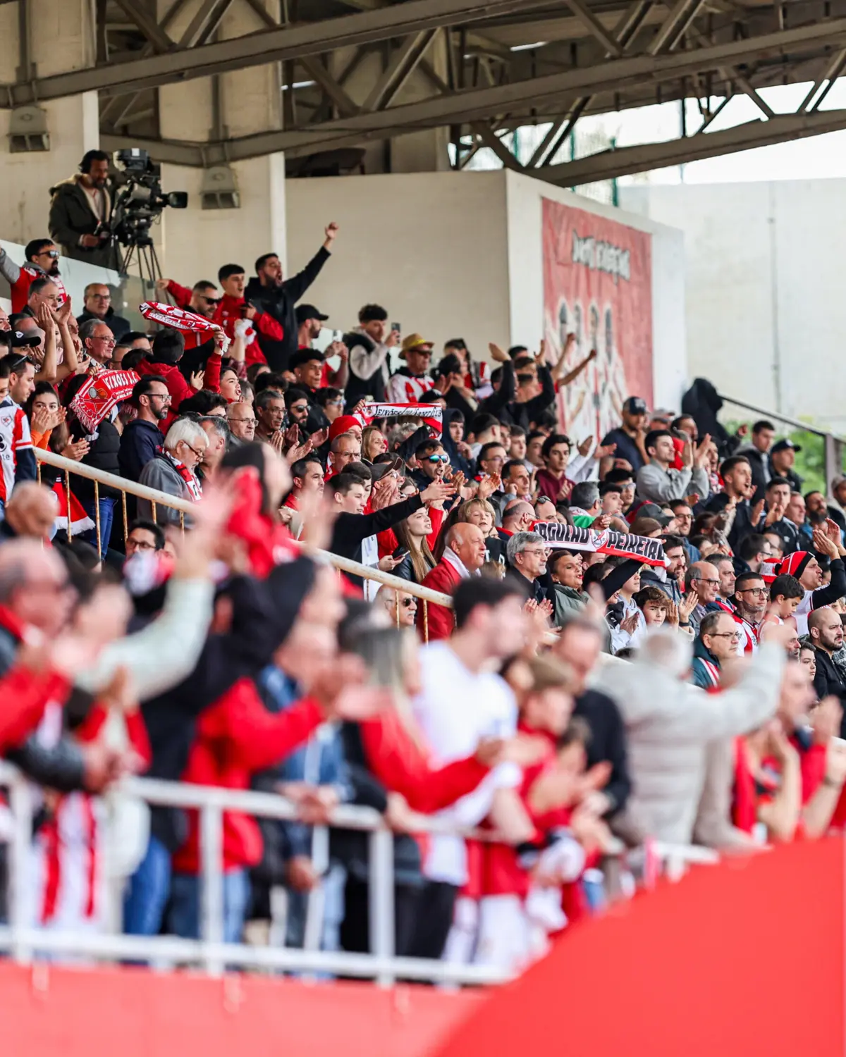 Imagem de contexto do artigo Lágrimas e muita emoção numa dedicatória especial dos filhos aos jogadores do Leixões