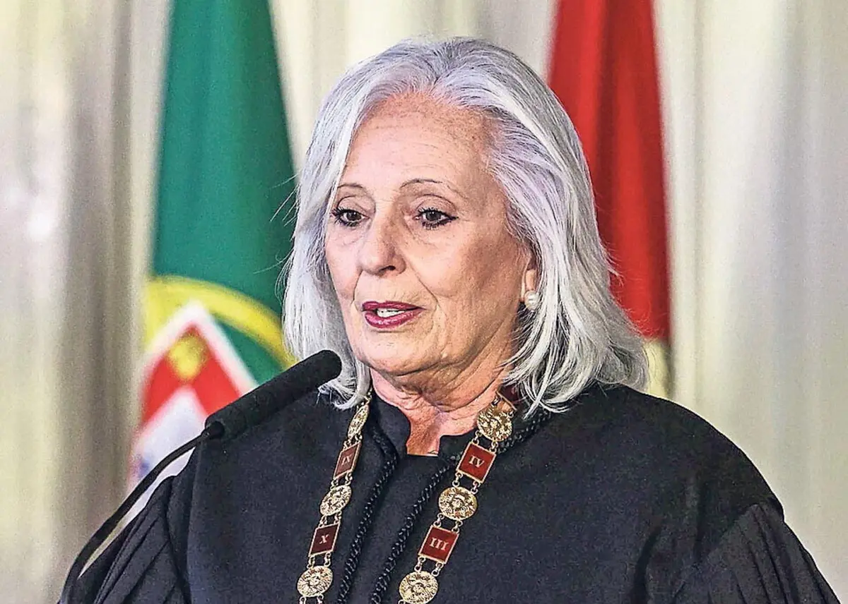 Lucília Gago fez pedido com carácter de urgência