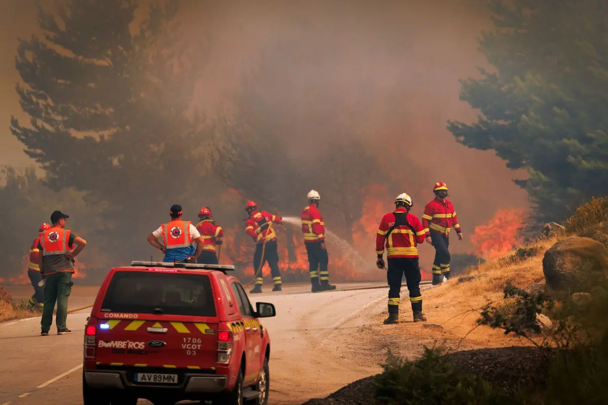 Falta dominar cerca de 20% do perímetro deste incêndio que deflagrou no dia 2 de agosto, em Sirarelhos