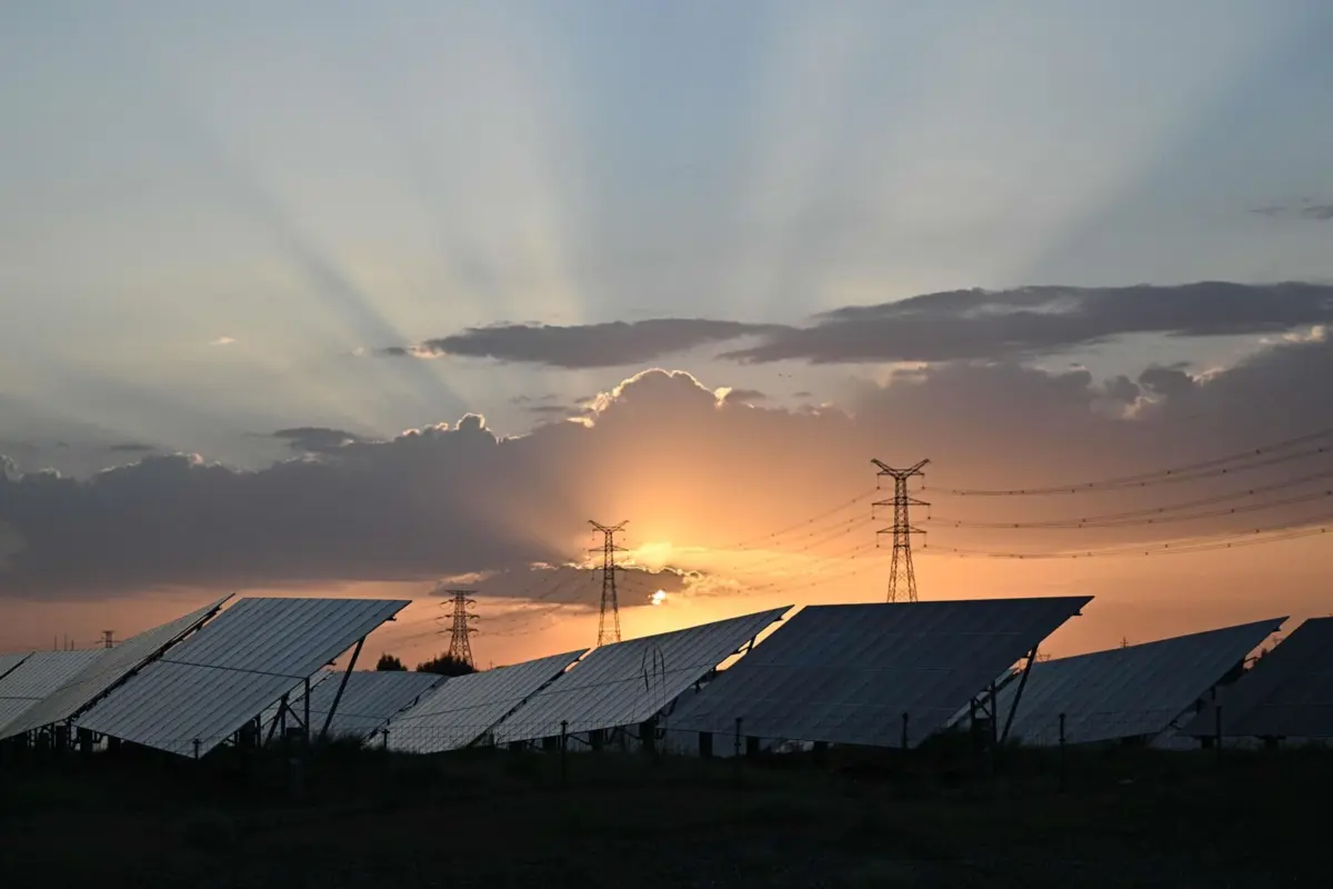 Empresas de combustíveis fósseis passaram da negação total para campanhas mais sofisticadas que semeiam dúvidas sobre soluções climáticas
