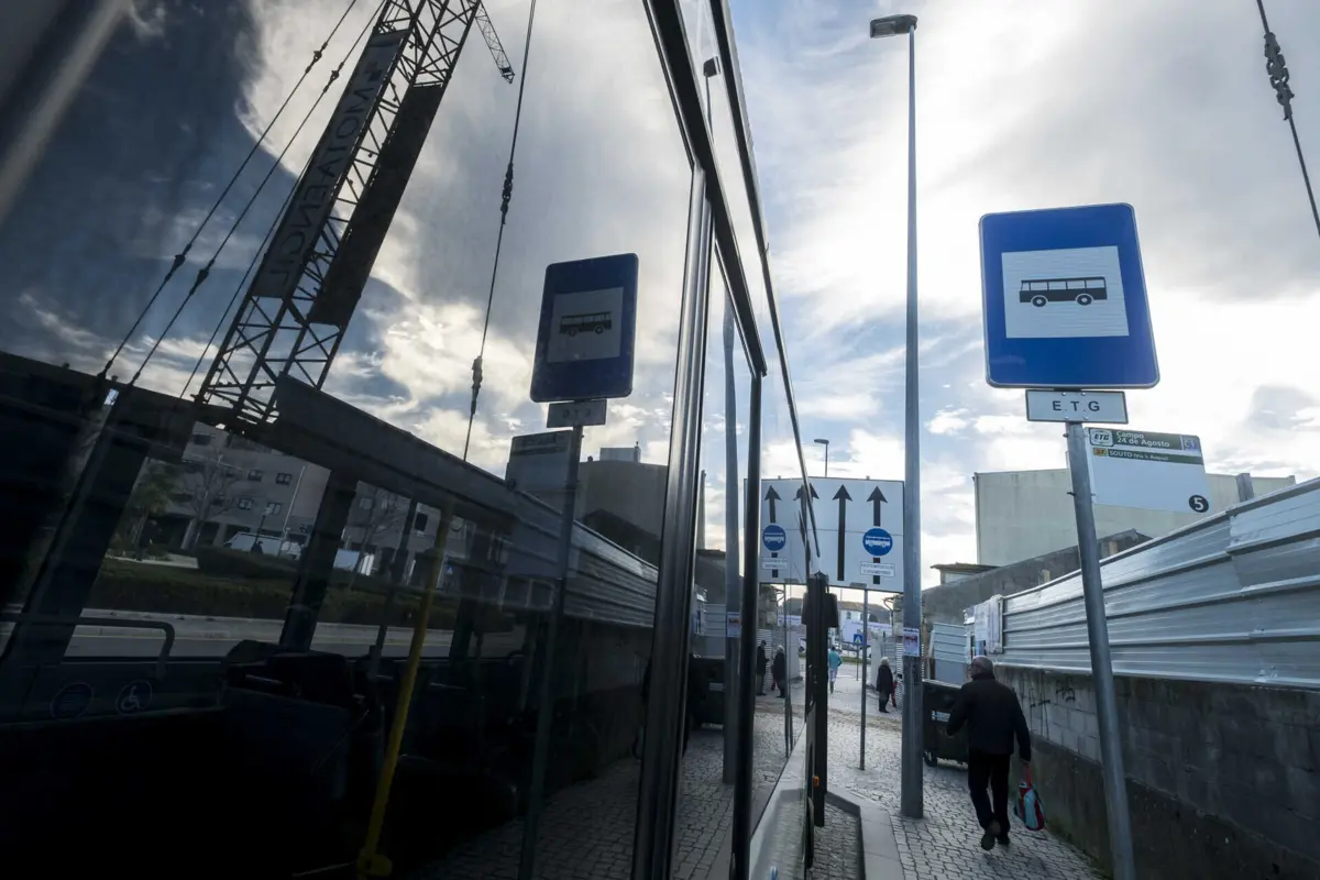 Imagem de contexto do artigo Vários municípios pagam passes a jovens e alguns vão mais longe do que o Governo