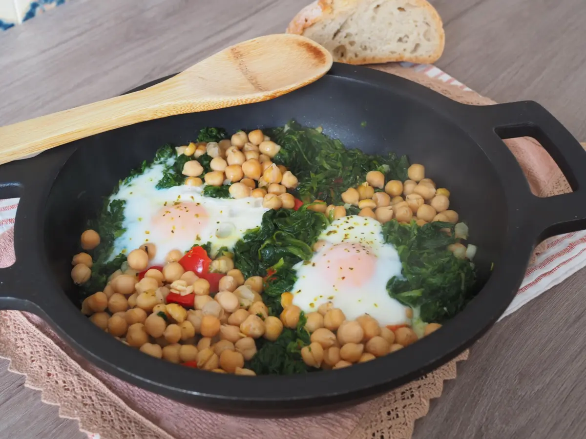 Imagem de contexto do artigo Receita de grão com ovos e espinafres