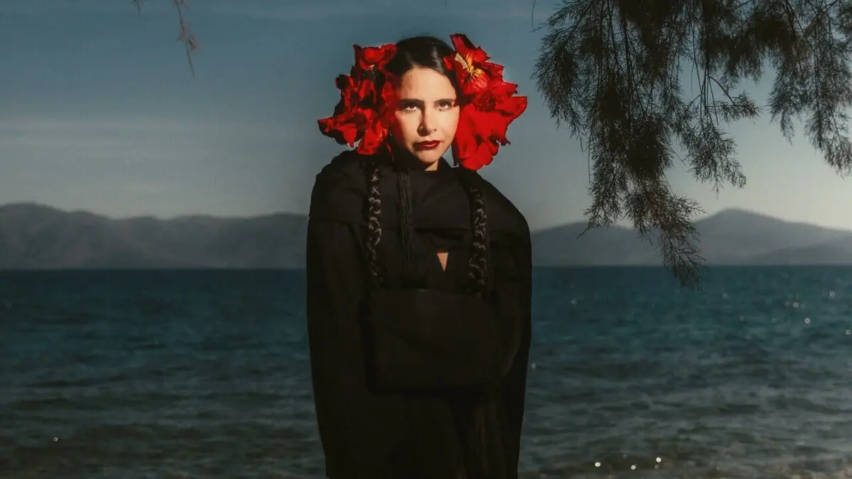 Sofia Kourtesis, nova sensação house, sexy e sedosa, do Peru