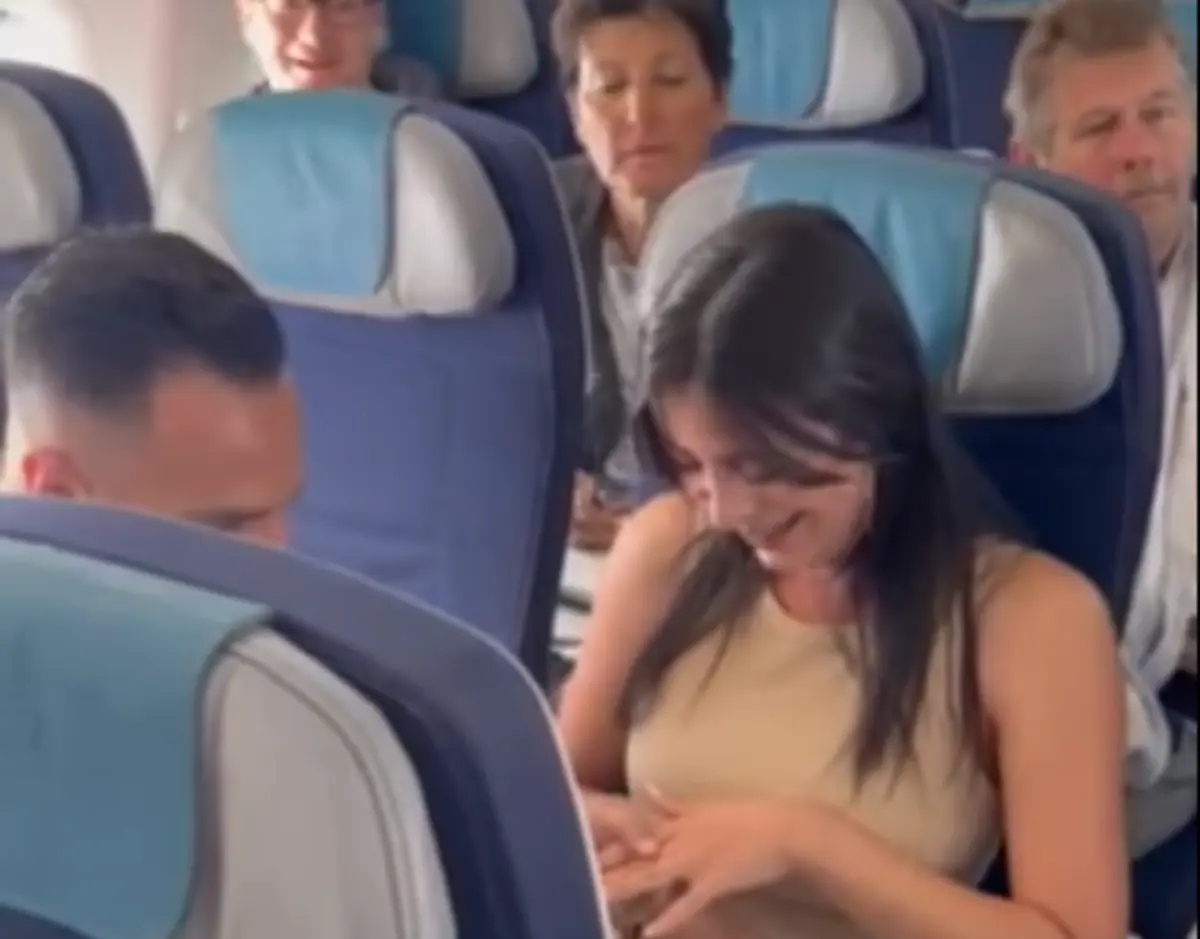 Imagem de contexto do artigo Jovem pedida em casamento a bordo de avião da SATA