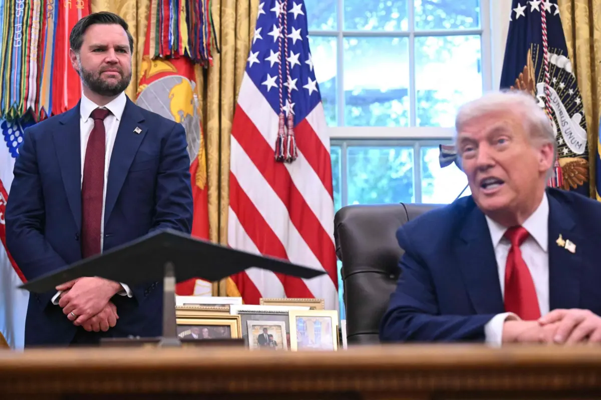 Trump assina ordem executiva garantido operação "segura" da rede social TikTok