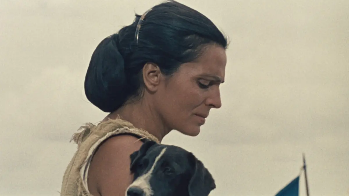 Amália Rodrigues no filme "As Ilhas Encantadas"