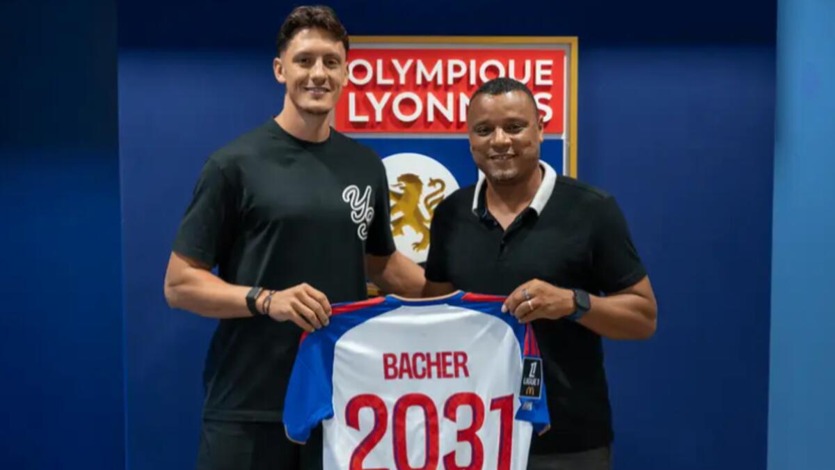 Oficial: do Estoril para o Lyon por mais de quatro milhões
