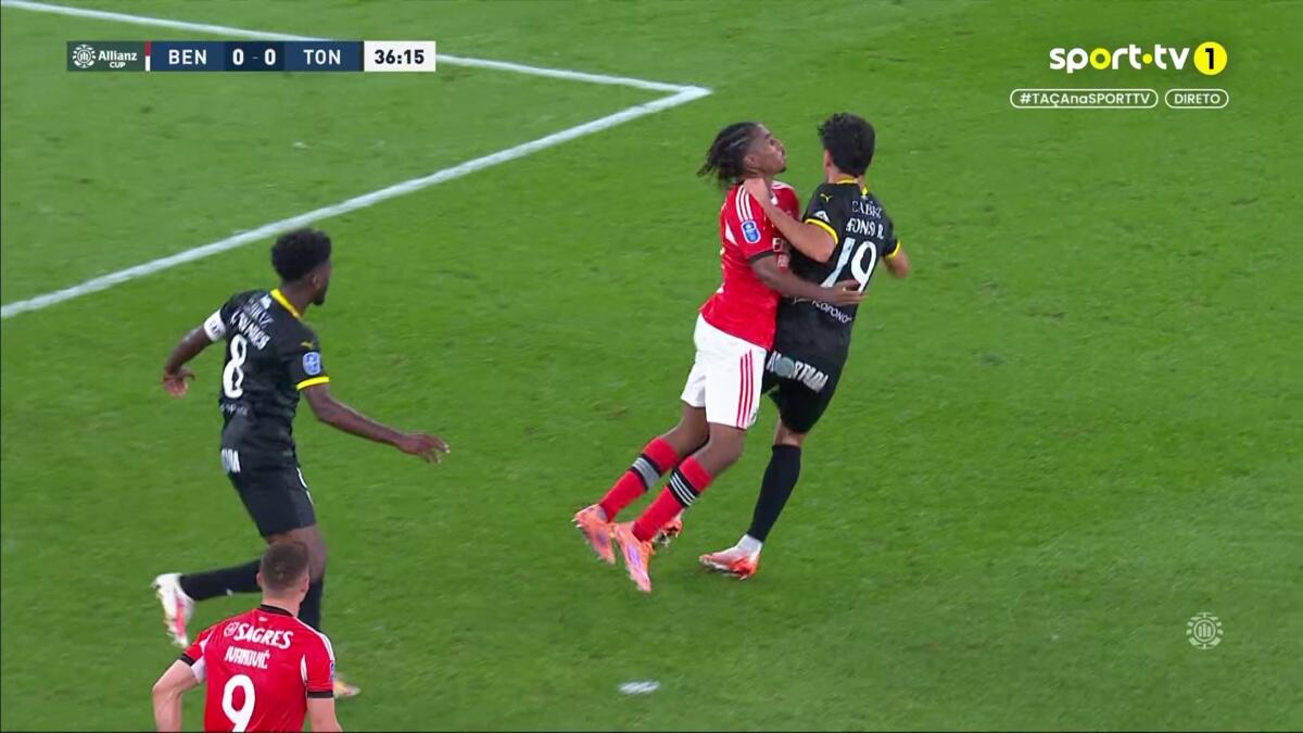 Benfica-Tondela: Otamendi marca após penálti polémico. Ora veja - O Jogo