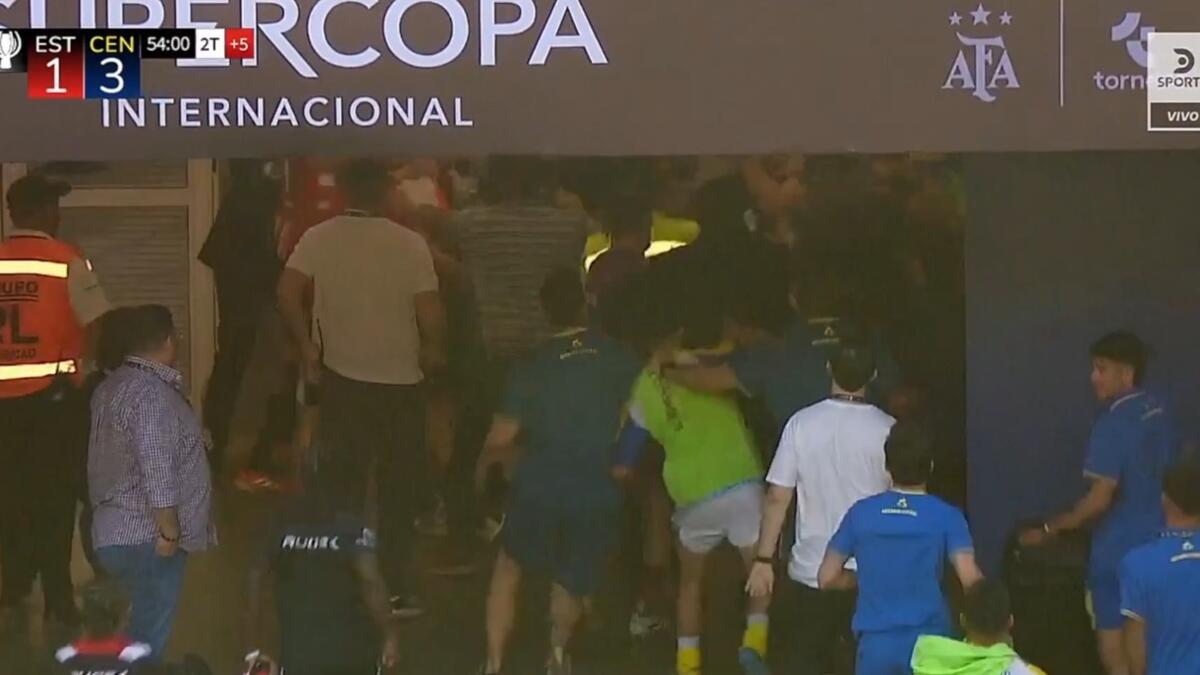 Fights at the end of Estudiantes-Rosario Central