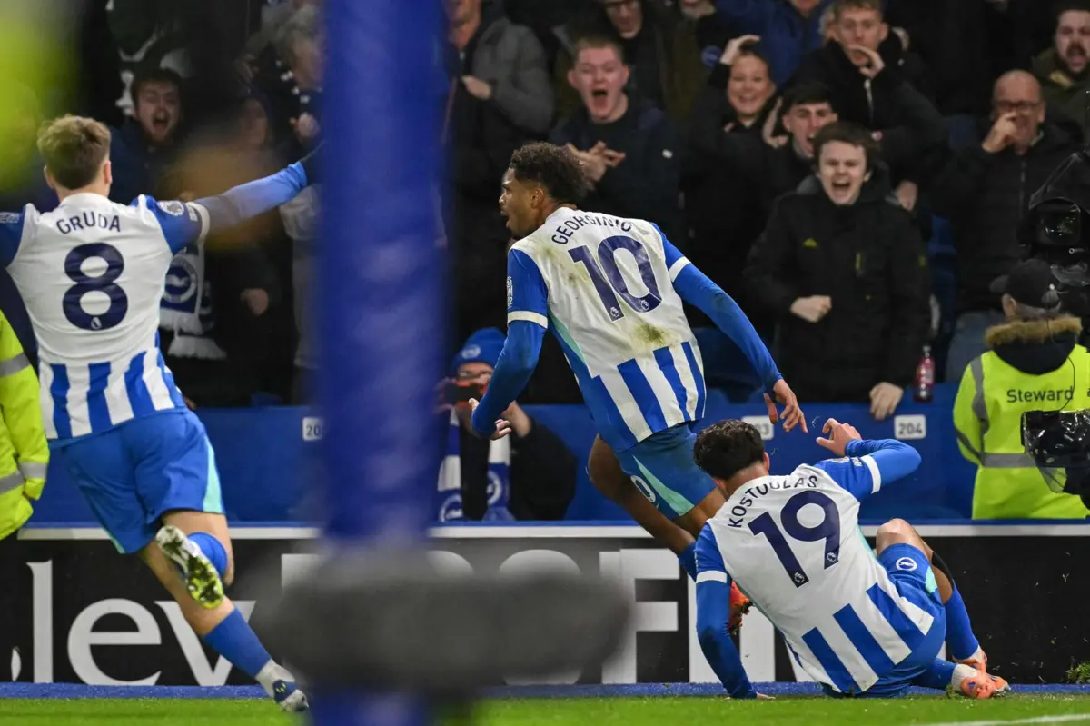 Jogadores do Brighton festejam o golo do empate