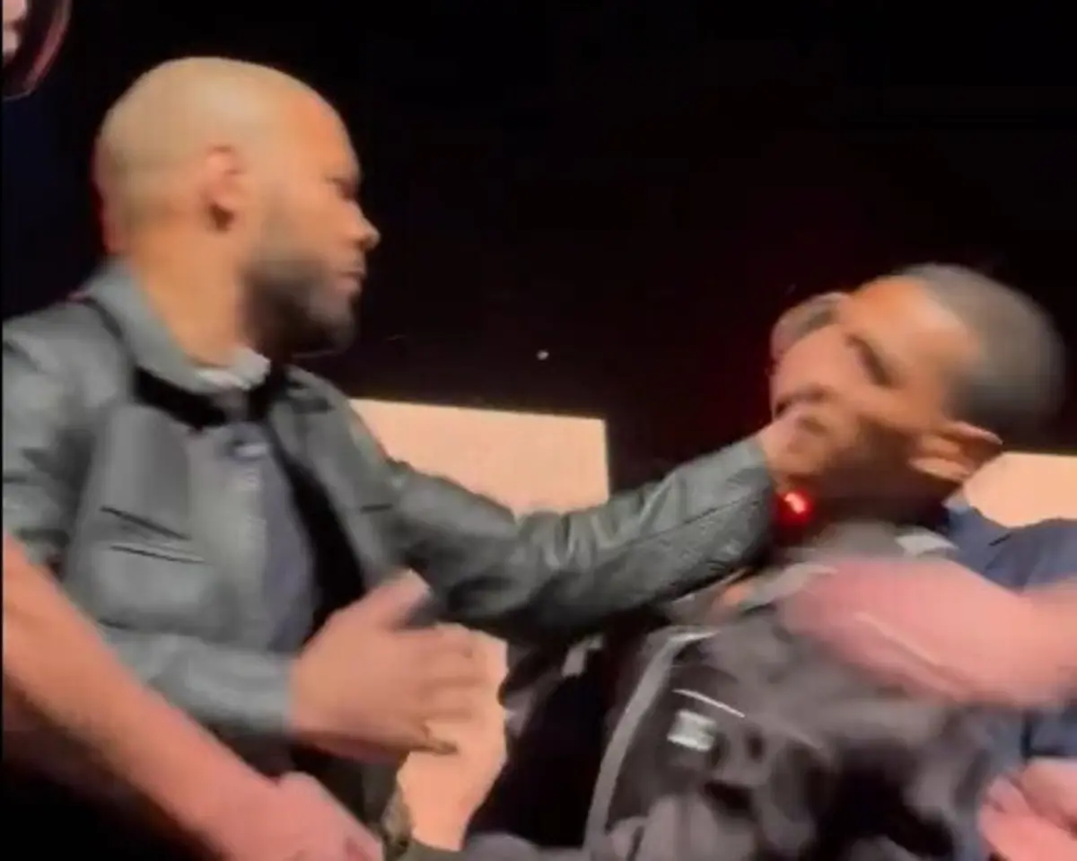 Momento em que Eubank atinge Benn com ovo (créditos: X/@ChrisEubankJr)