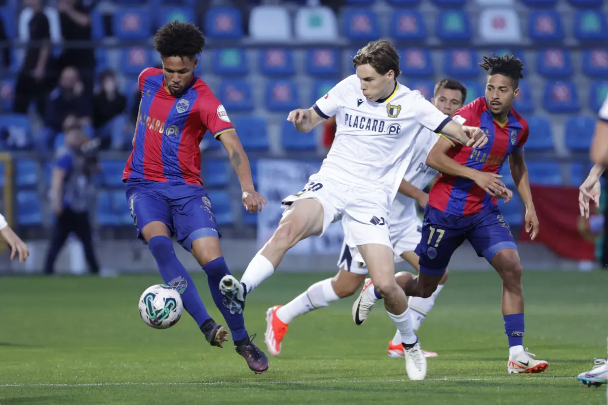 Gustavo Sá marcou o único golo do jogo