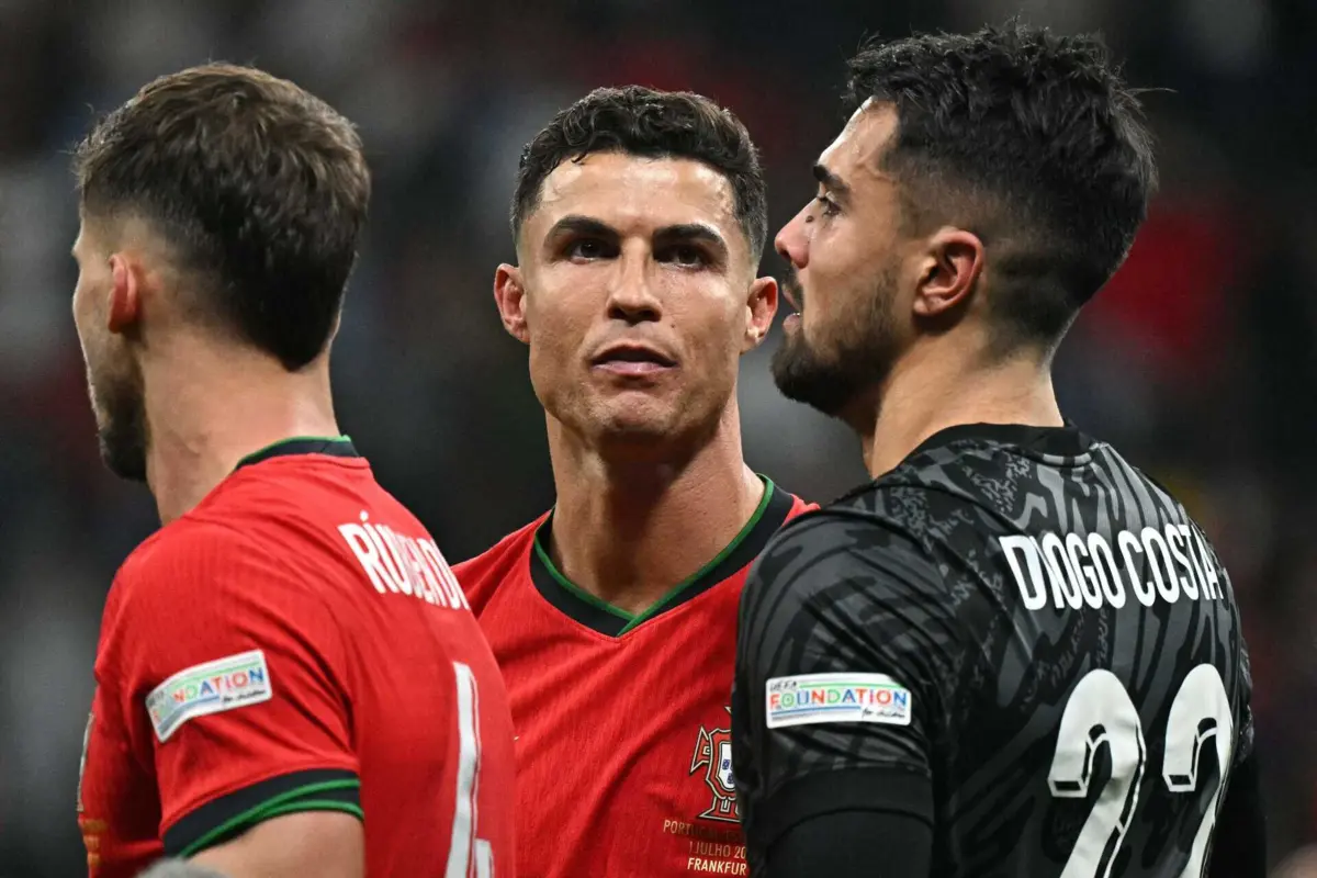 Ronaldo e Diogo Costa (créditos: JAVIER SORIANO / AFP)