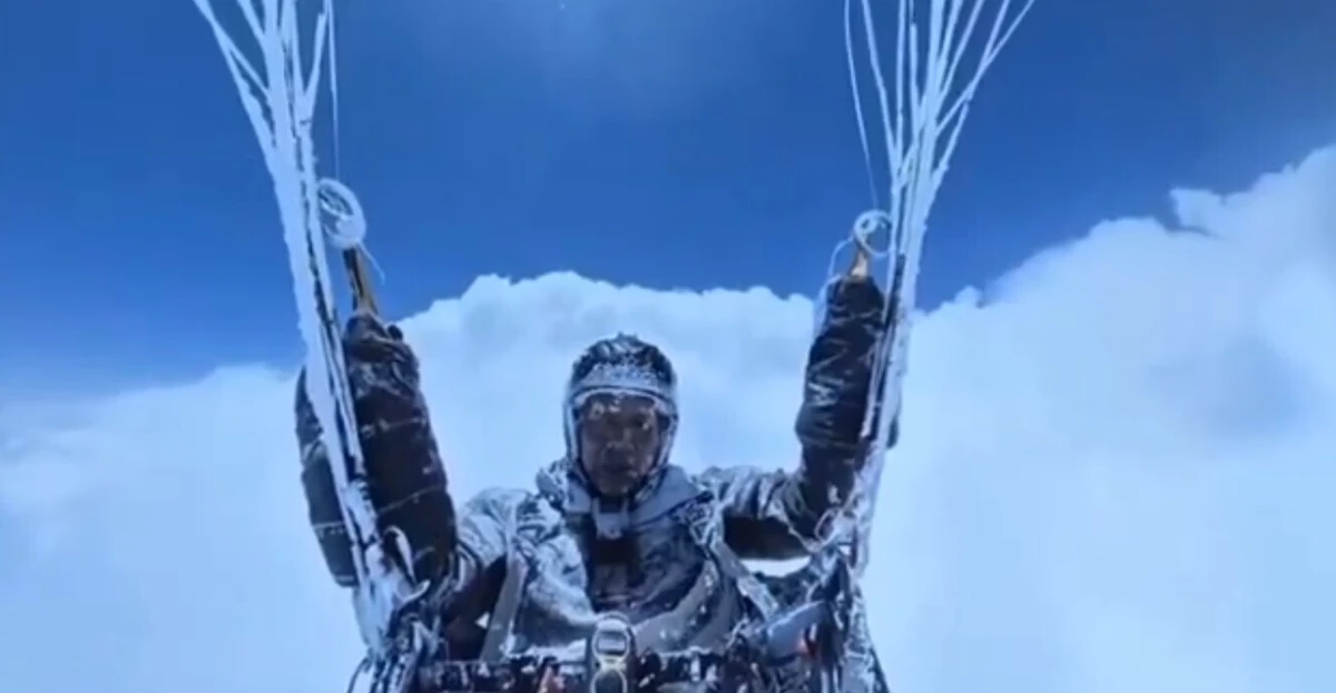 Imagem de contexto do artigo Parapentista arrastado a mais de 8500 metros de altitude: veja o vídeo