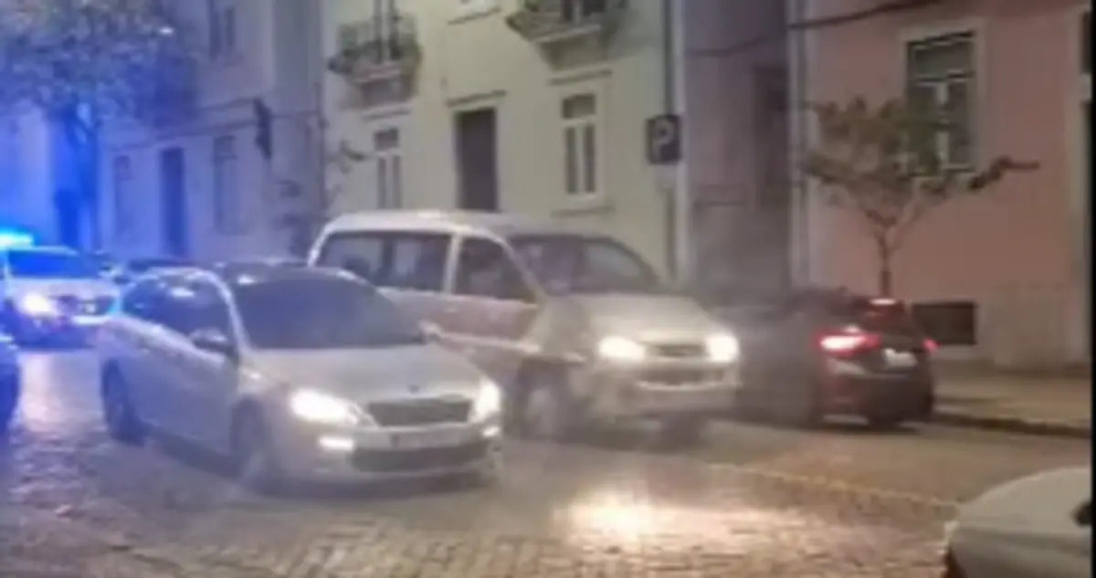 Imagem de contexto do artigo Caos e tiros em Coimbra após jogador embriagado fugir à PSP