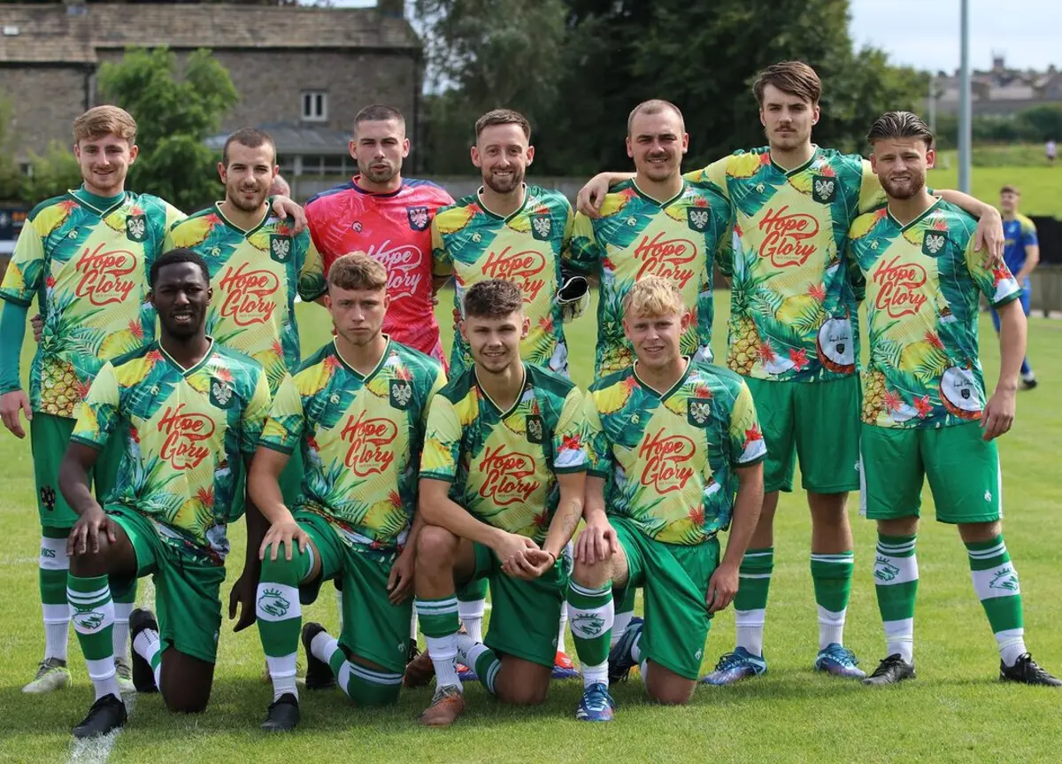 Imagem de contexto do artigo Equipa inglesa apresenta equipamento inspirado em... cocktail