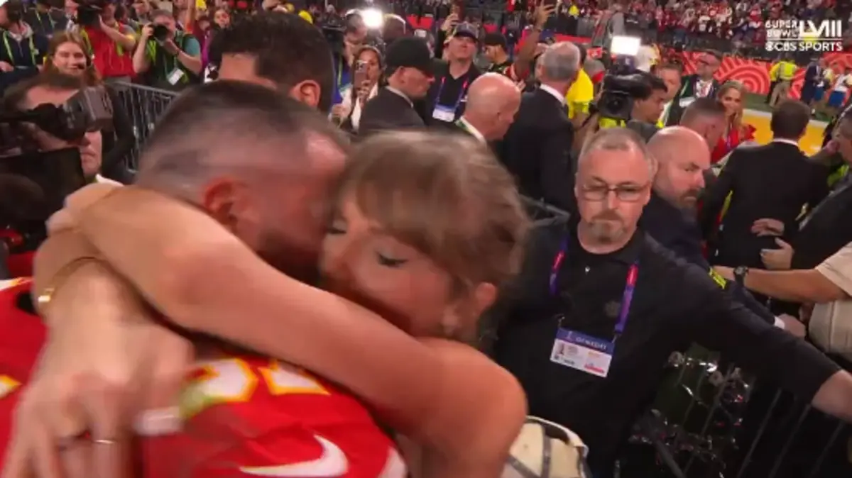 Imagem de contexto do artigo Taylor Swift no Super Bowl: da cerveja de penálti ao tão aguardado beijo