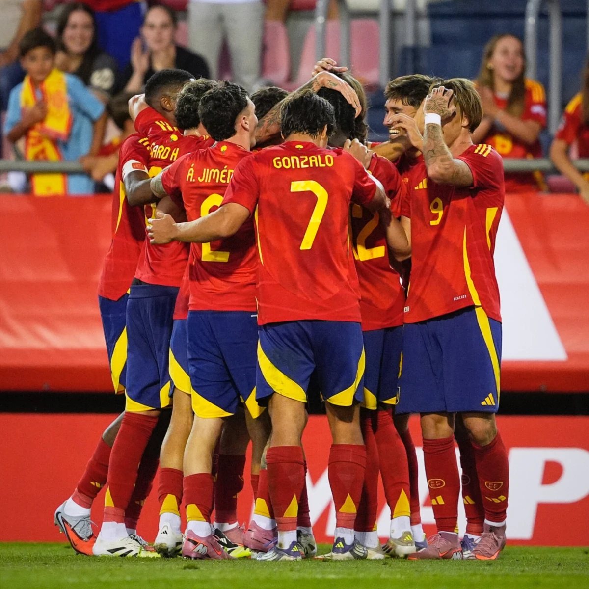 Festejos do golo de Obrador na estreia pelos sub-21 da Espanha (Créditos: RFEF)