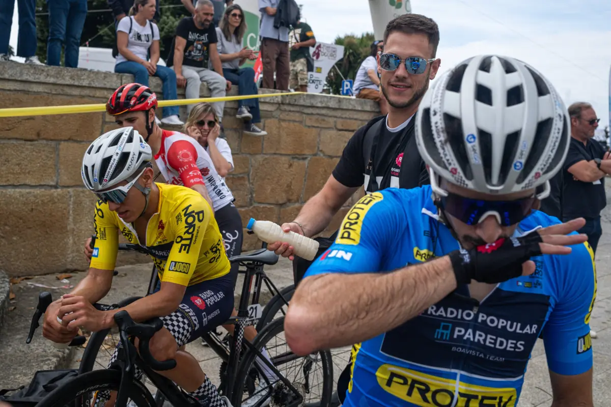 Tiago Leal, à direita (Créditos: Igor Martins/Global Imagens)