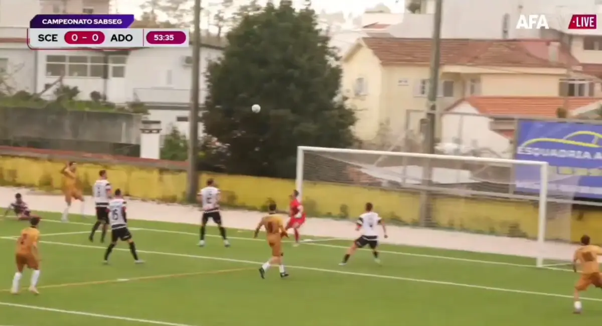 Imagem de contexto do artigo Espinho-Ovarense: um dérbi que aqueceu com este golaço