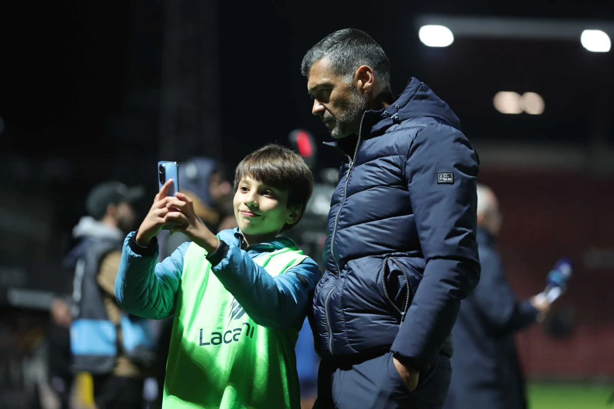 Imagem de contexto do artigo Uma selfie com Conceição, um abraço a Evanilson e a festa das crianças