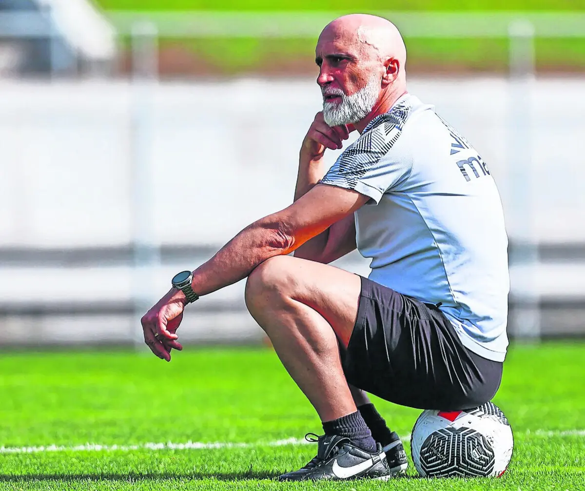 A boa época que está a realizar no Vitória faz com que Álvaro Pacheco tenha muito mercado (Créditos: Vitória Sport Clube)